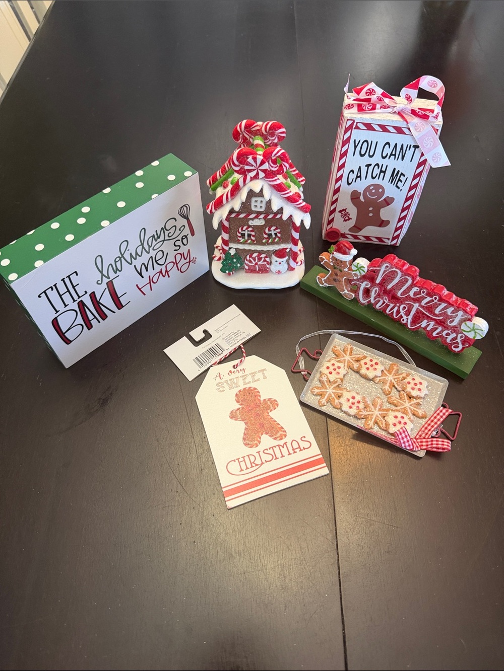 Holiday Gingerbread Dessert Decor Set - Red and Green